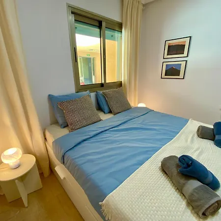 With Rooftop Pool - Tideview Коральео