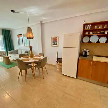 With Rooftop Pool - Tideview Apartmán *